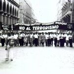 Corteo primo anniversario - Striscione "NO AL TERRORISMO"