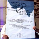Manifesto: raccolta di firme per l'abolizione del segreto di Stato
